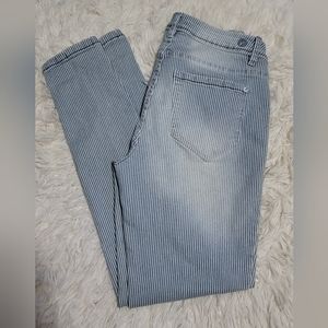 Kensie jeans Size 2/26 Effortless Ankle Mid Rise BlueWhite Pinstripe
